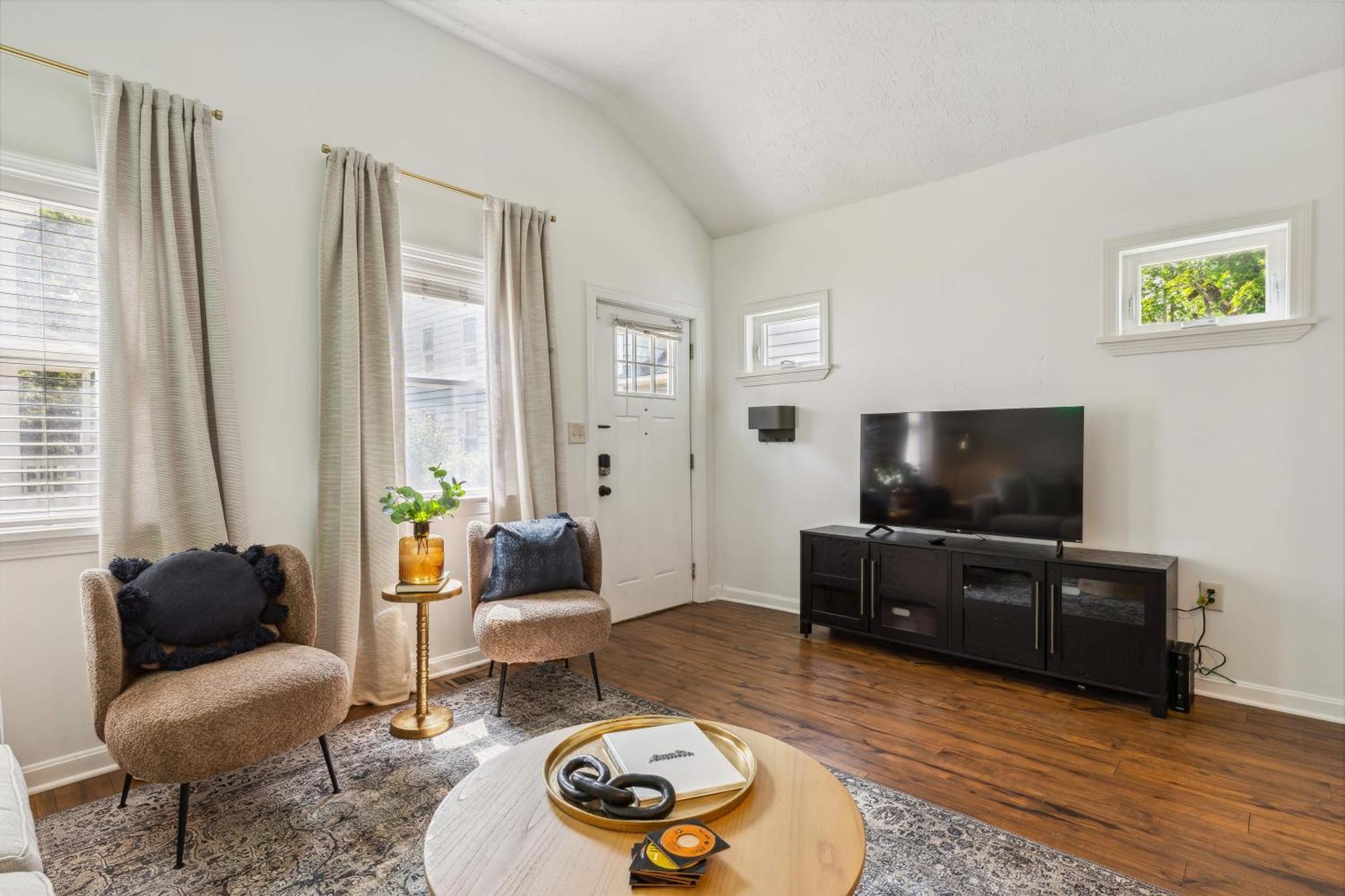 Newly Renovated Tremont Treasure I Cozy + Modern Cleveland Exterior foto